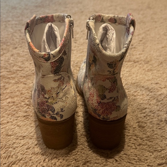 Floral Ankle Boots - 7.5 - Picture 8 of 13